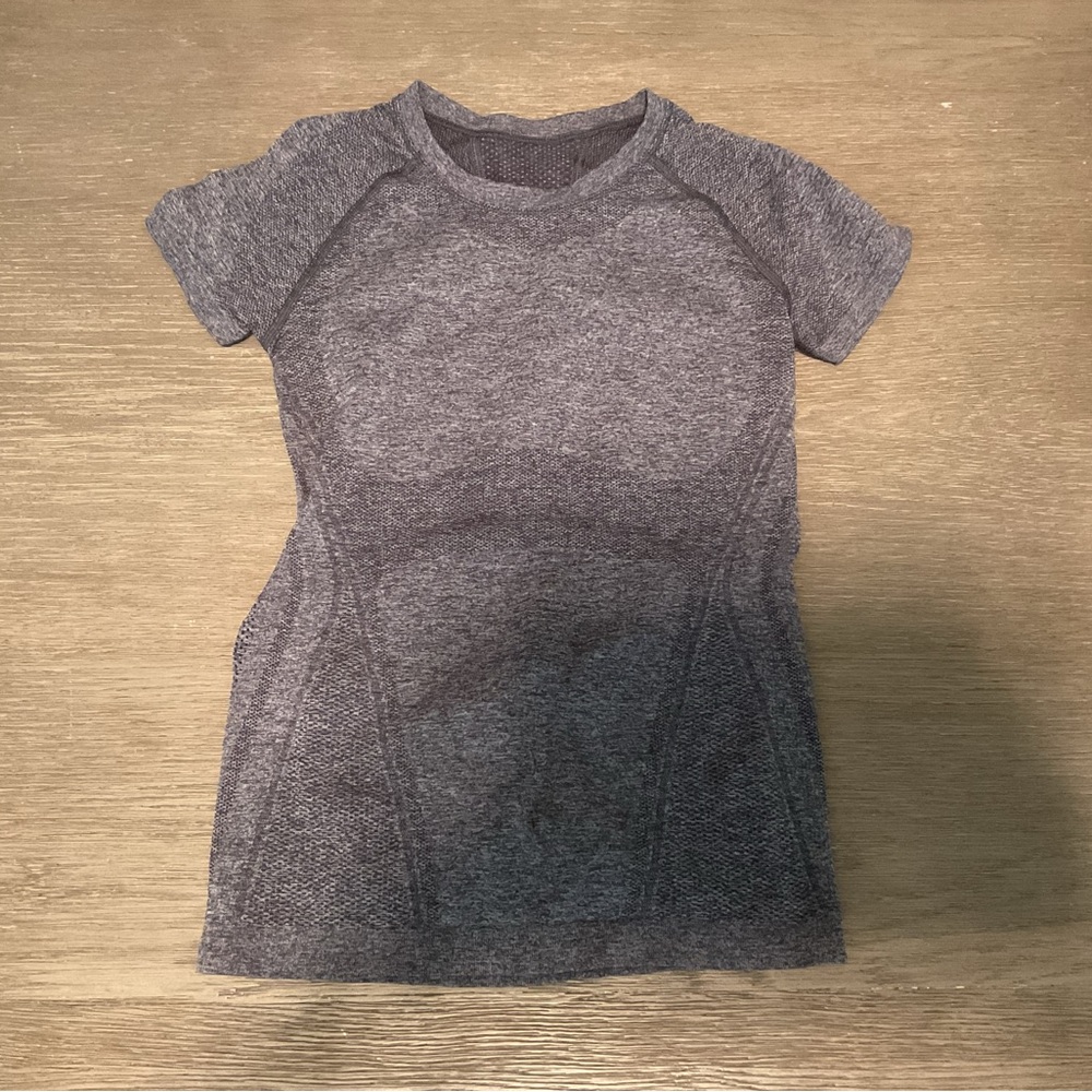 Athleta Gray Short Sleeve Fitted T-Shirt